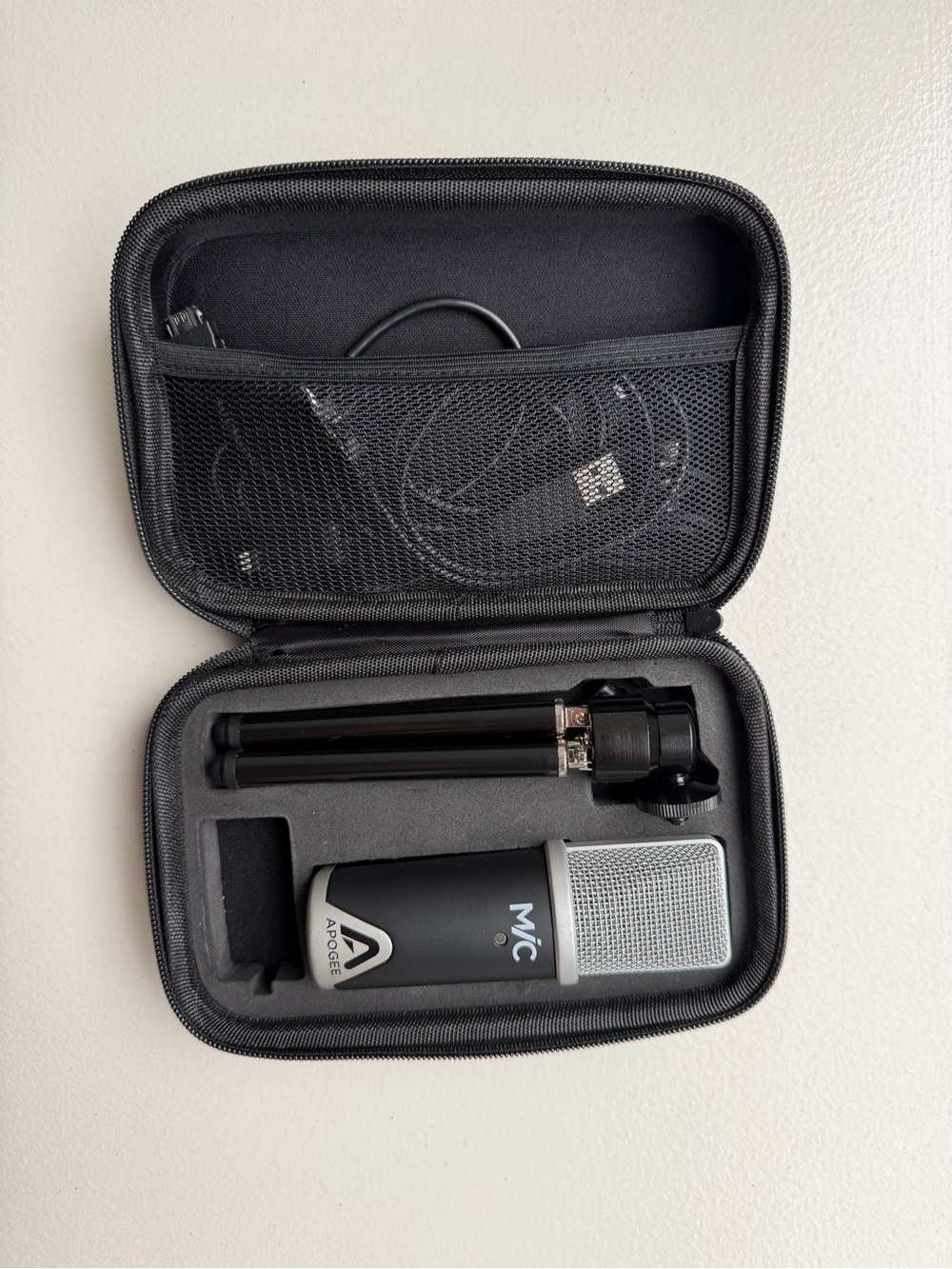 Condenser Microphone Kit in Black – Desktop USB Microphone with Mini Tripod